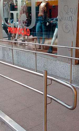 Corrimão duplo de inox Corrimão duplo de inox